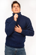 tamno plavi ručno pleteni vuneni džemper sa kragnom i rasjferšlusom - ručno pleteni proizvodi od vune - wool art