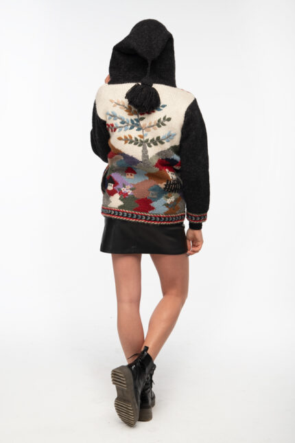 crna ručno pletena ženska vunena jakna sa kapuljačom i motivima sela - ručno pleteni proizvodi od vune - wool art