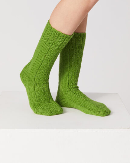 zelene ručno pletene vunene čarape - ručno pleteni proizvodi od vune - wool art