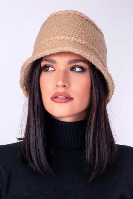 krem bucket kapa vunena ženska - ručno pleteni proizvodi od vune - wool art