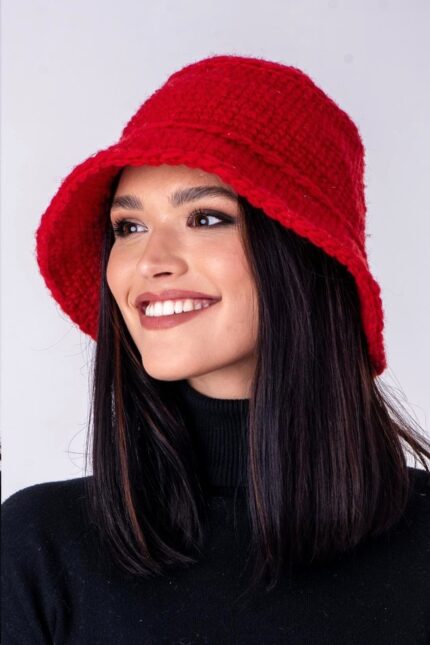 crvena bucket kapa vunena ženska - ručno pleteni proizvodi od vune - wool art