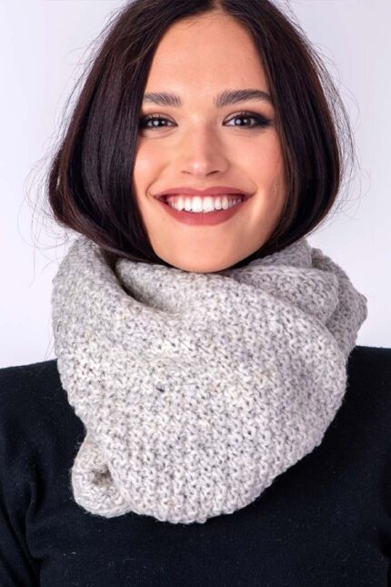 beli vuneni šal - ručno pleteni proizvodi od vune - wool art