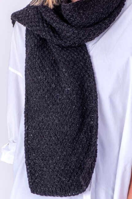 tamno sivi vuneni šal - ručno pleteni proizvodi od vune - wool art