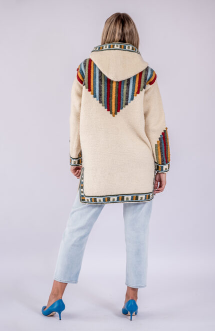 krem ručno pletena ženska vunena jakna sa šarom sa kapuljačom - ručno pleteni proizvodi od vune - wool art