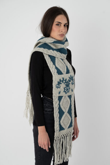 dvobojni sivo tirkiz pleteni vuneni šal sa šarom - ručno pleteni proizvodi od vune - wool art